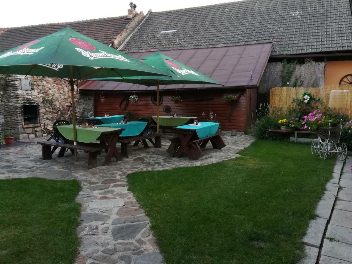 Penzion Kamenny Dvur Vimperk Exterior foto